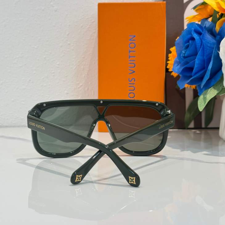 Picture of Louis Vuitton Sunglasses _SKUfw76250351fw